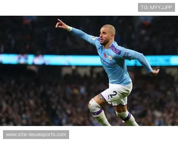 足球球星深夜豪华宵夜引热议彰显场外生活态度